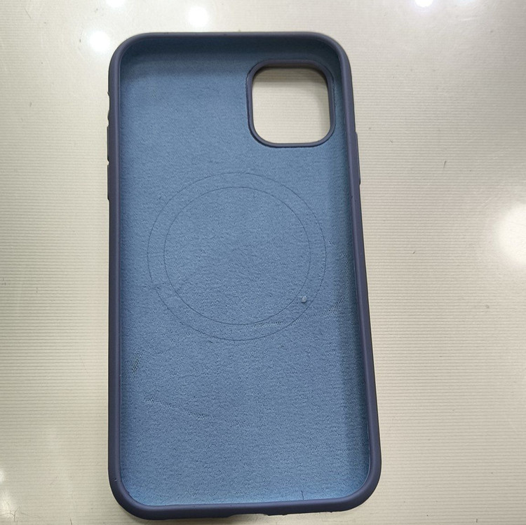 گارد سیلیکونی مگ سیف دار iphone 11 نرمال