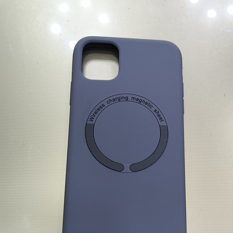 گارد سیلیکونی مگ سیف دار iphone 11 نرمال